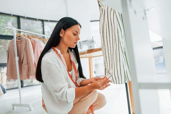 ¿Cómo optimizar la técnica de golpeo de cabeza en fútbol para mayor precisión?