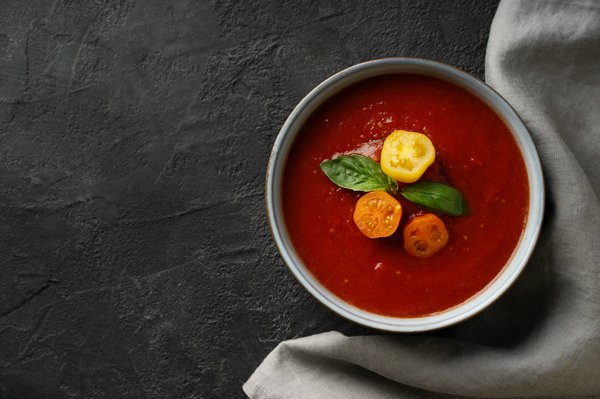 ¿Cómo elaborar un gazpacho de sandía refrescante y bajo en calorías para el verano?